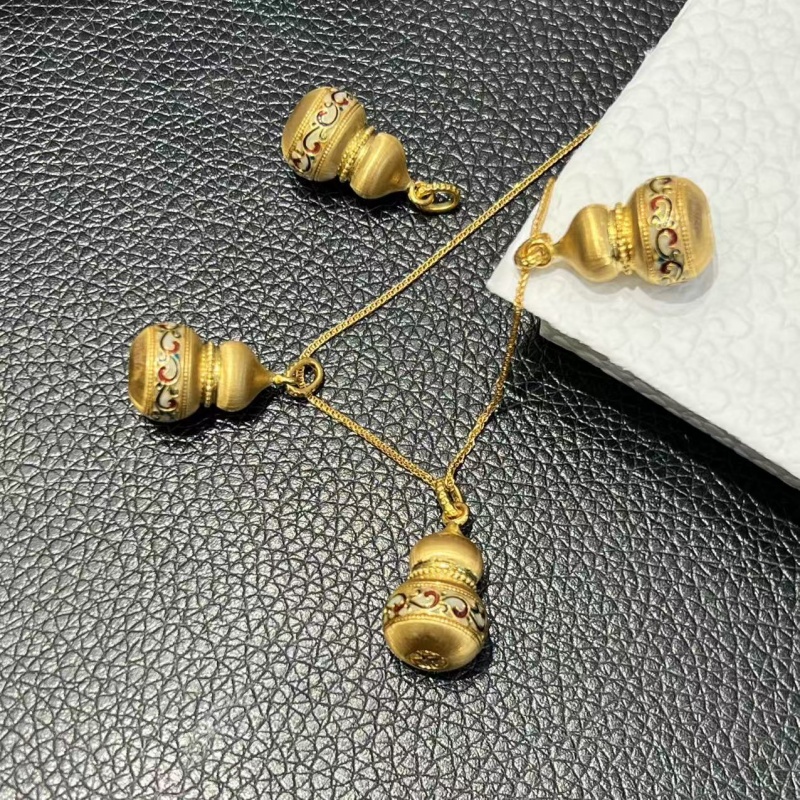 18K ゴールド吉祥雲ひょうたんペンダント Au750 ゴー - Ethnic Fashion Boutique のレビューと価格