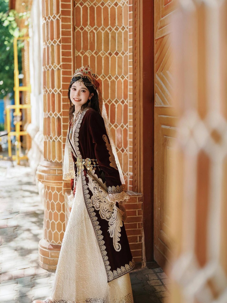新しい少数民族ウイグル服エティリセス旅行写真撮影衣装プリンセ - Ethnic Clothing & Online Fashion Store Khaadi Uk のレビューと価格